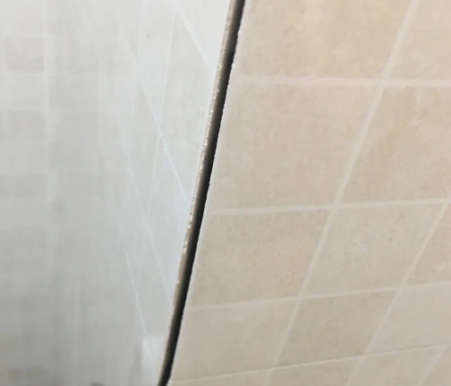 秦皇岛市瓷砖空鼓维修公司分享阳台瓷砖脱落的修复过程可以分为以下几个步骤