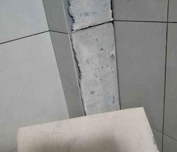 秦皇岛市瓷砖空鼓维修公司分享下厨房瓷砖脱落的补救措施。